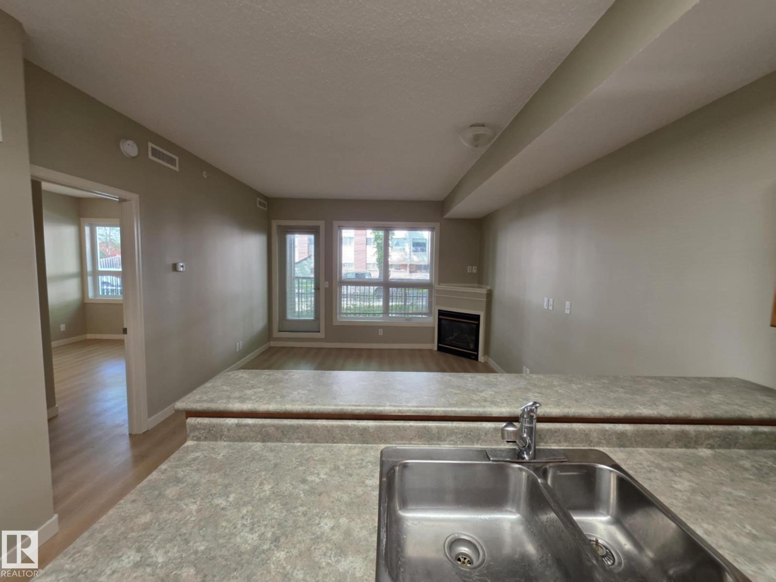 Photo 11 of 102 11109 84 Av Nw, Edmonton AB