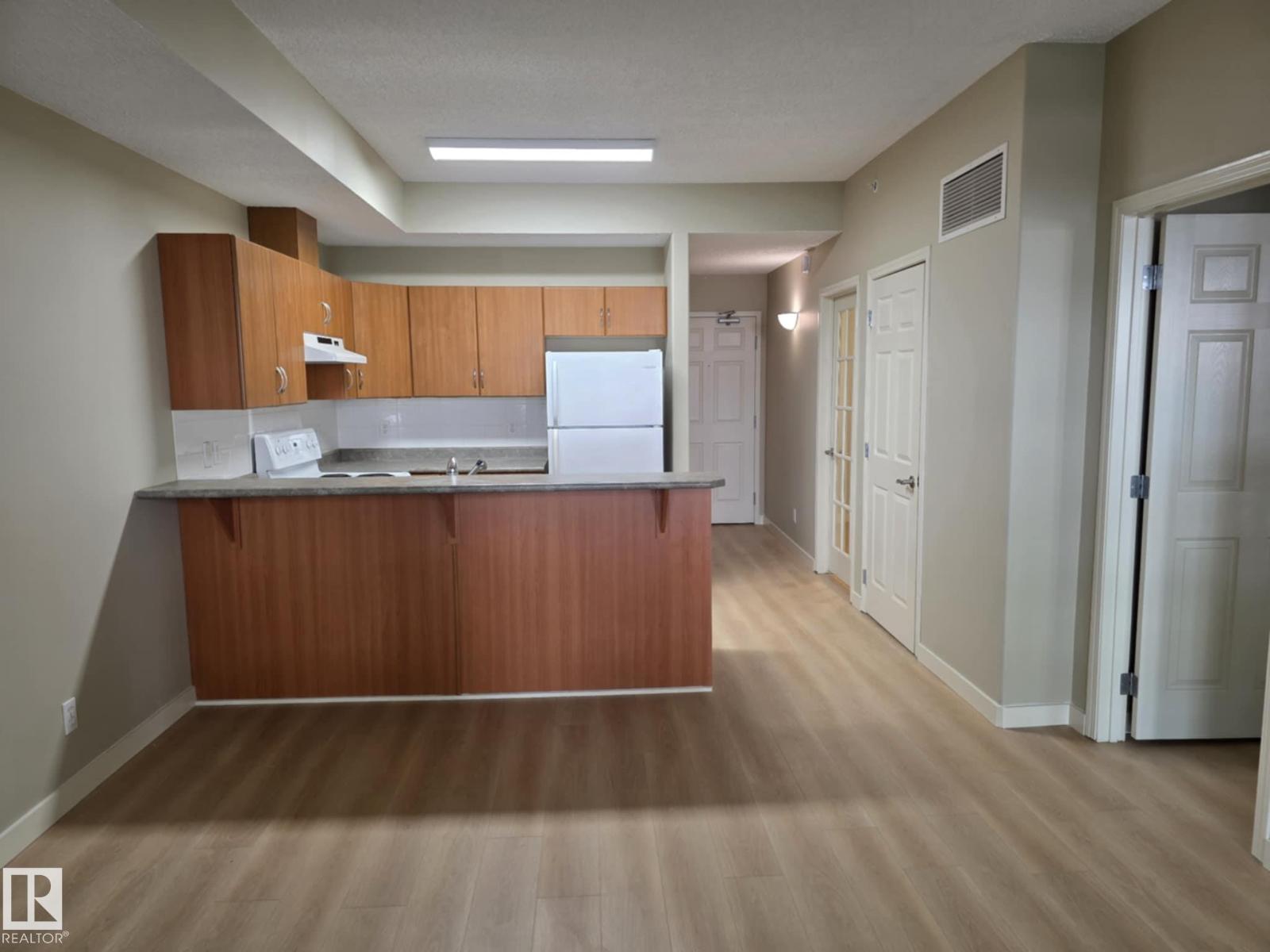 Photo 9 of 102 11109 84 Av Nw, Edmonton AB