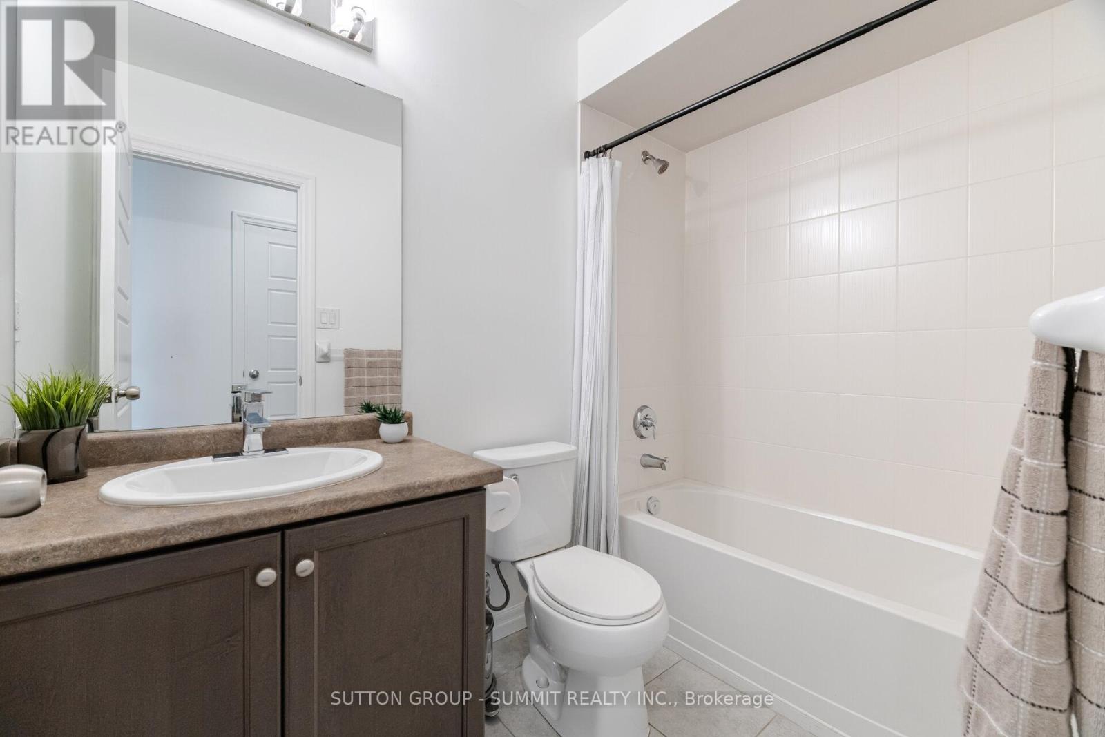 Photo 17 of 12 70 Plains Road W, Burlington ON