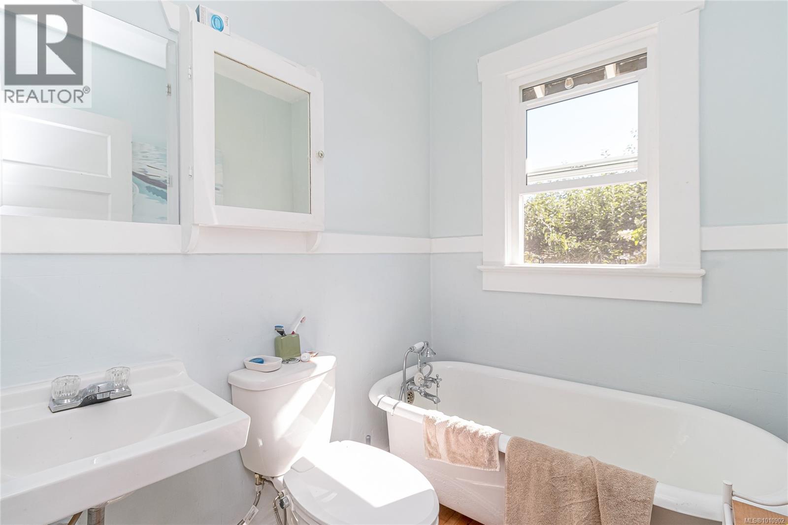 Photo 10 of 9875 Willow St, Chemainus BC