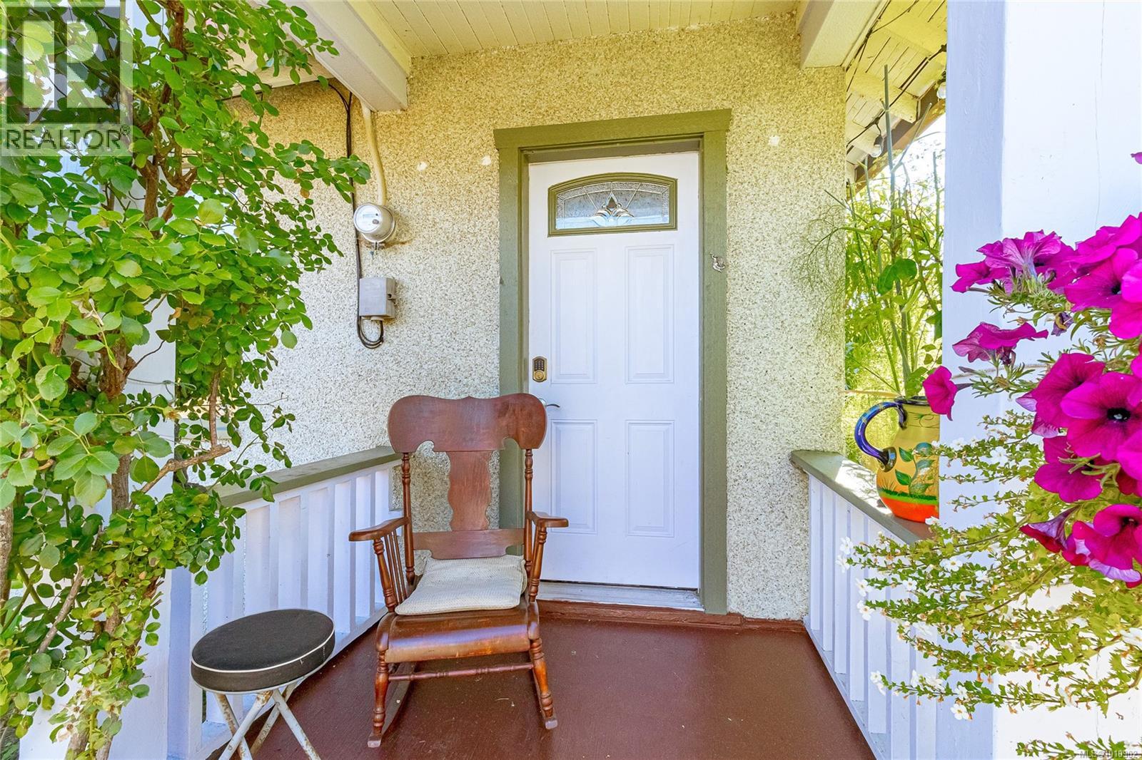 Photo 2 of 9875 Willow St, Chemainus BC