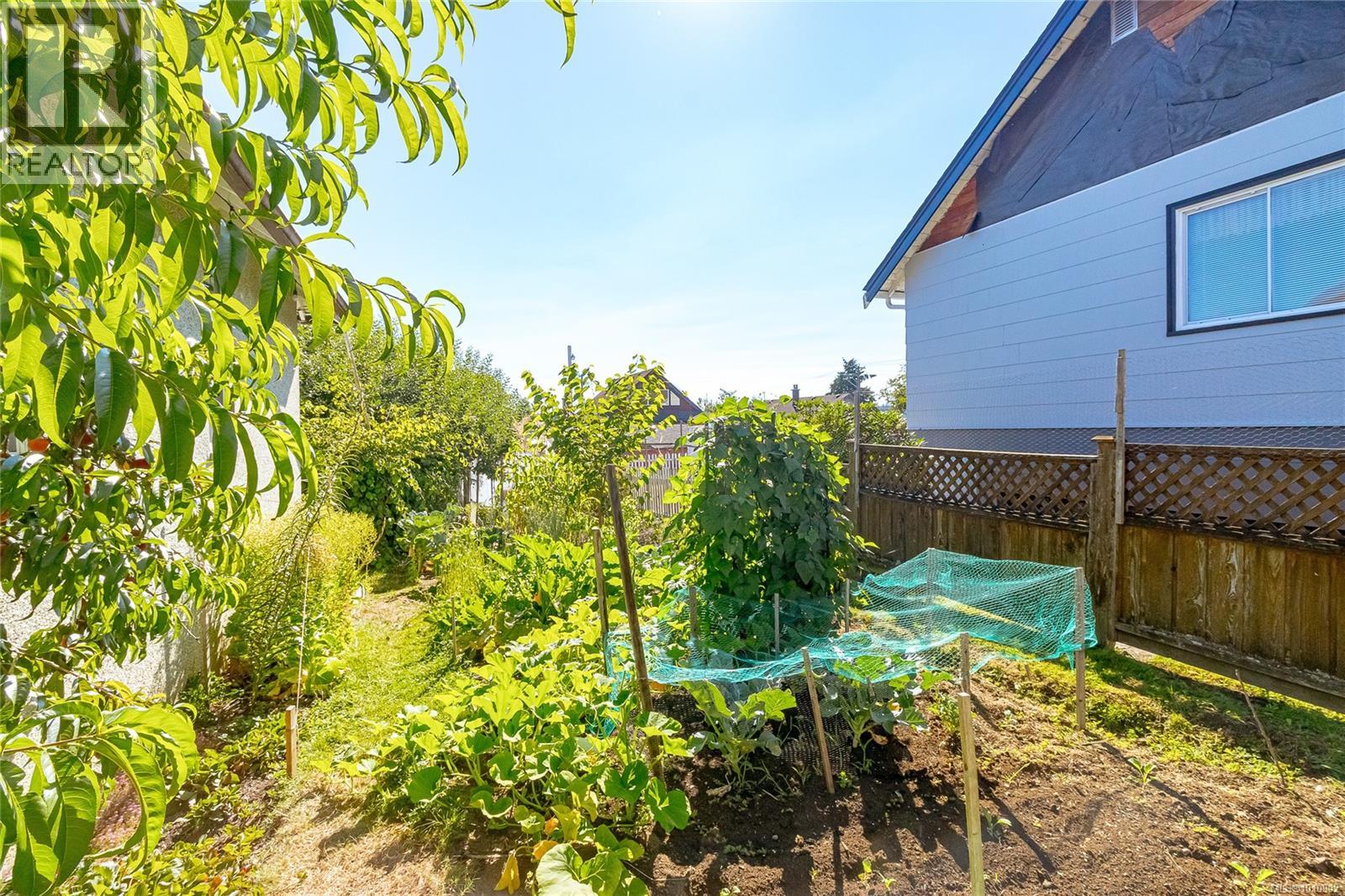 Photo 4 of 9875 Willow St, Chemainus BC