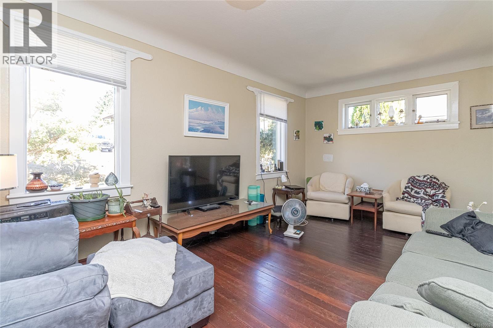 Photo 1 of 9875 Willow St, Chemainus BC