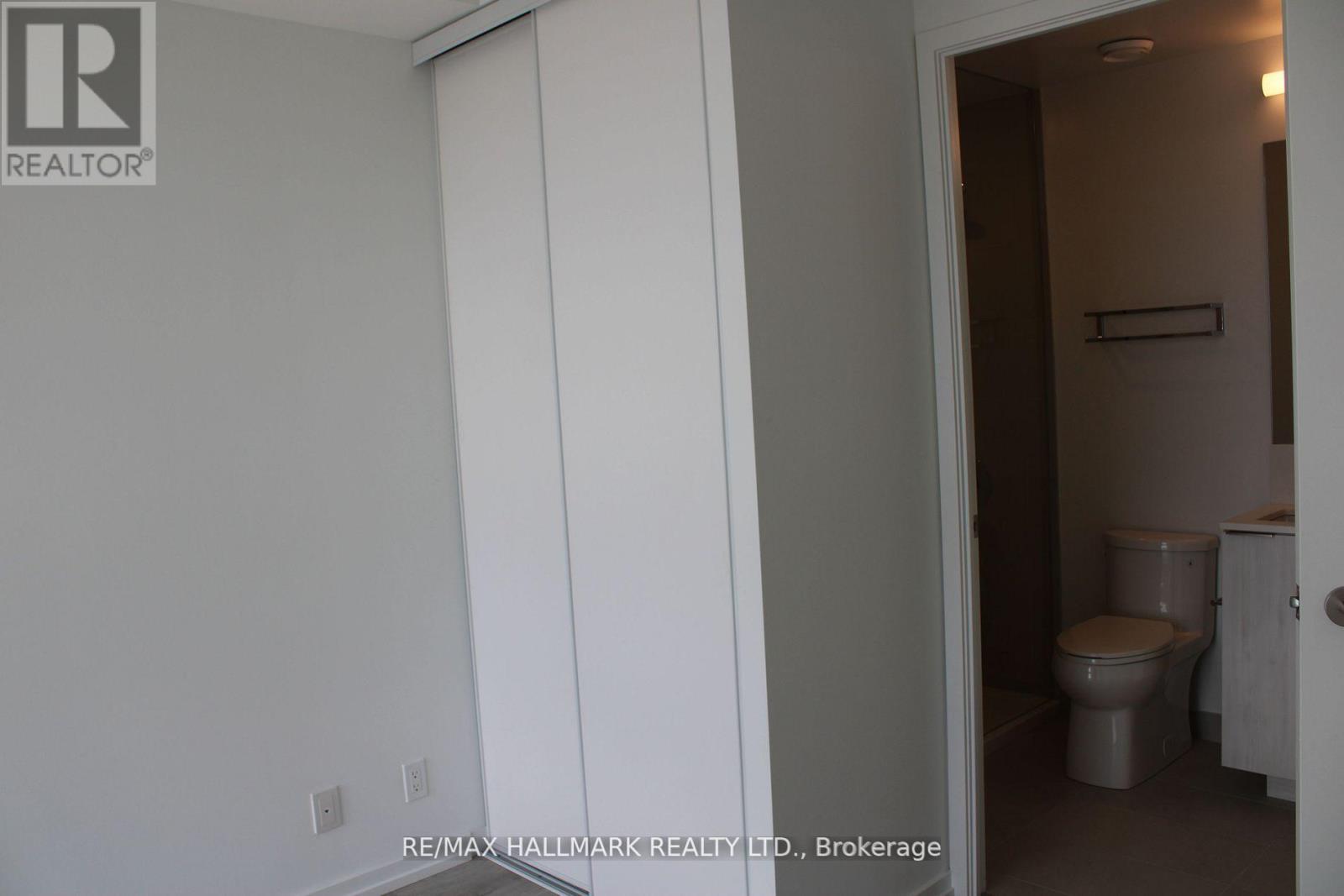 Photo 4 of 5008 1000 Portage Parkway, Vaughan ON