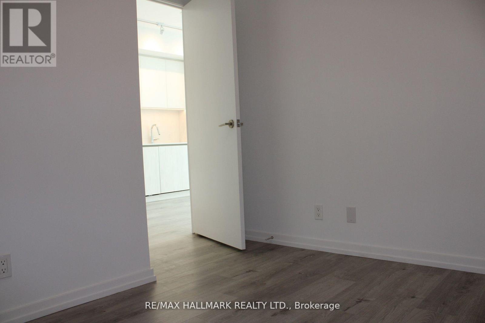 Photo 3 of 5008 1000 Portage Parkway, Vaughan ON