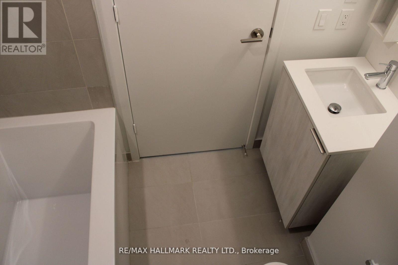 Photo 2 of 5008 1000 Portage Parkway, Vaughan ON