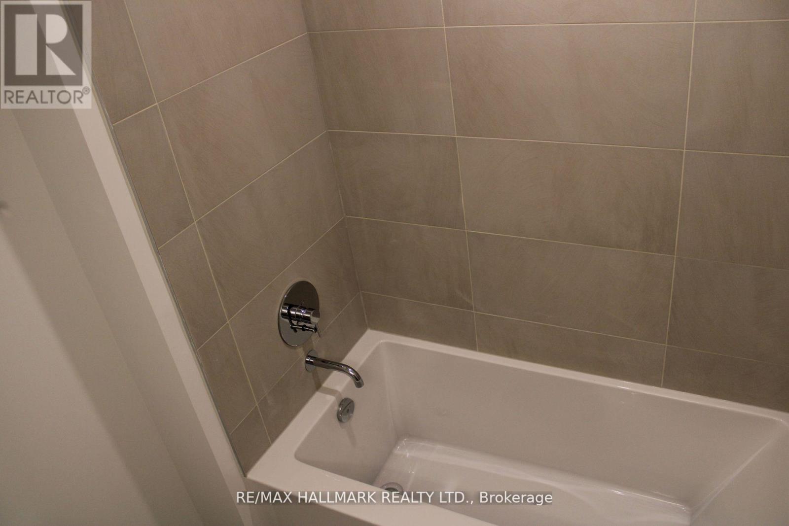 Photo 32 of 5008 1000 Portage Parkway, Vaughan ON