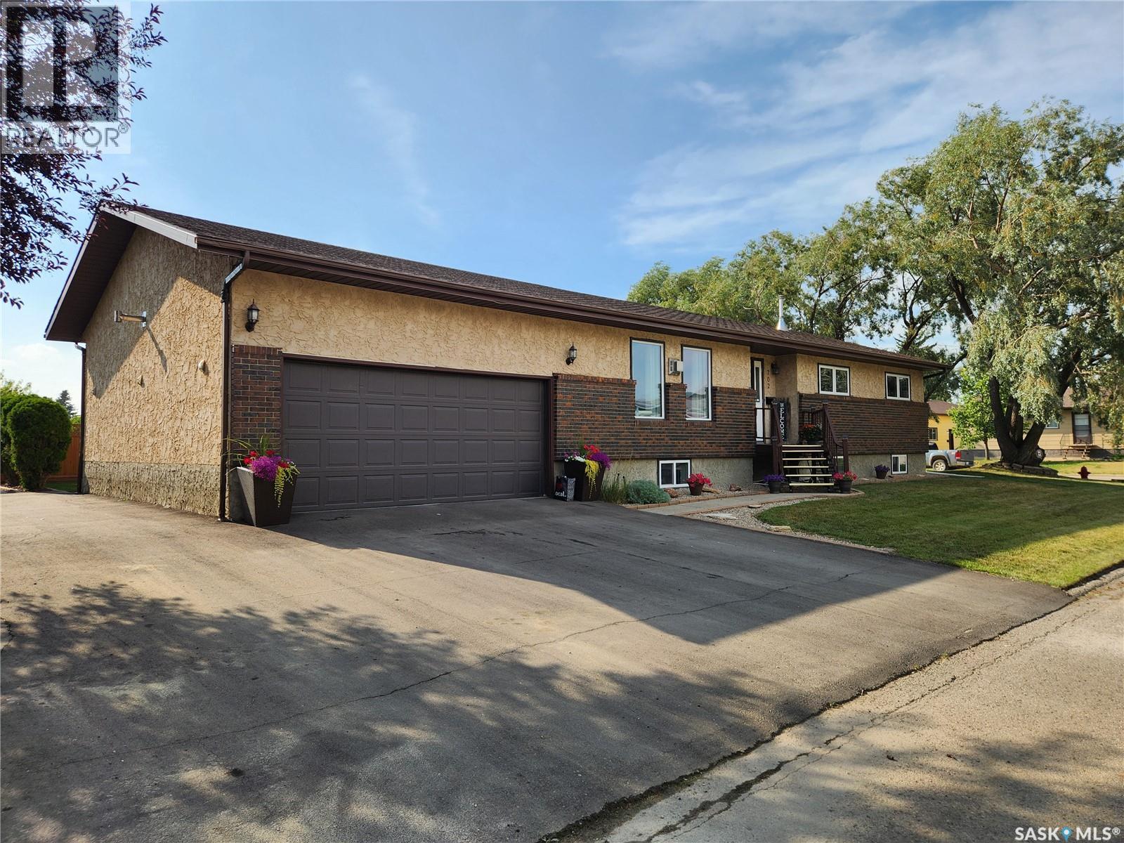 Photo 44 of 702 Golburn Crescent, Tisdale SK