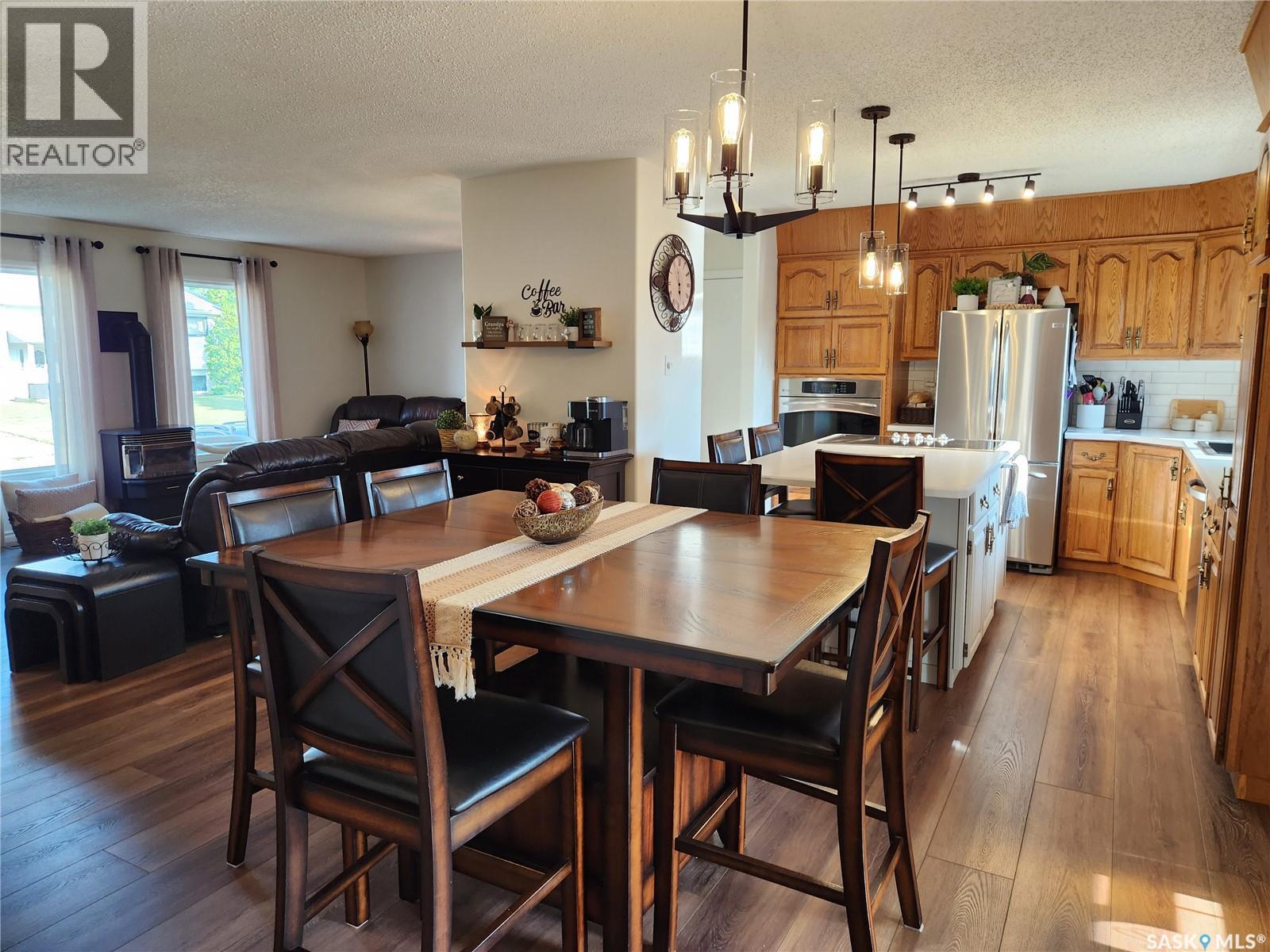 Photo 12 of 702 Golburn Crescent, Tisdale SK