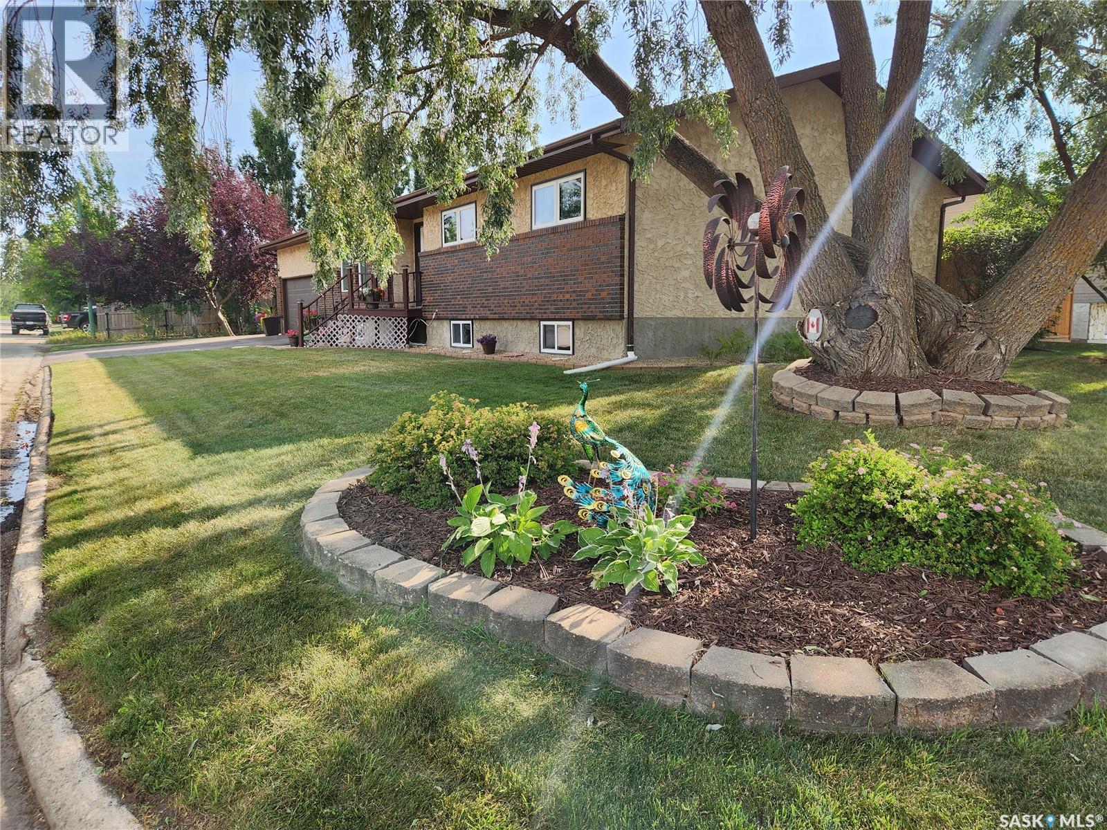 Photo 41 of 702 Golburn Crescent, Tisdale SK