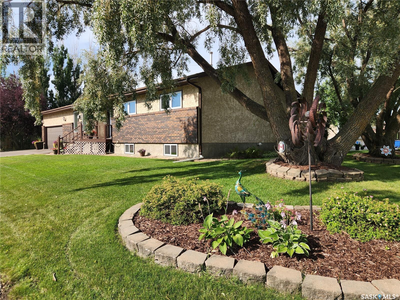 Photo 35 of 702 Golburn Crescent, Tisdale SK