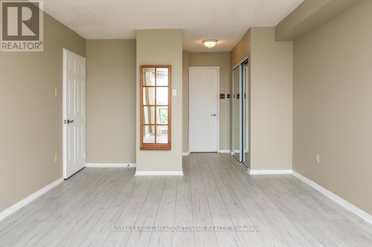 Photo 3 of 902 2155 Burnhamthorpe Road W, Mississauga ON