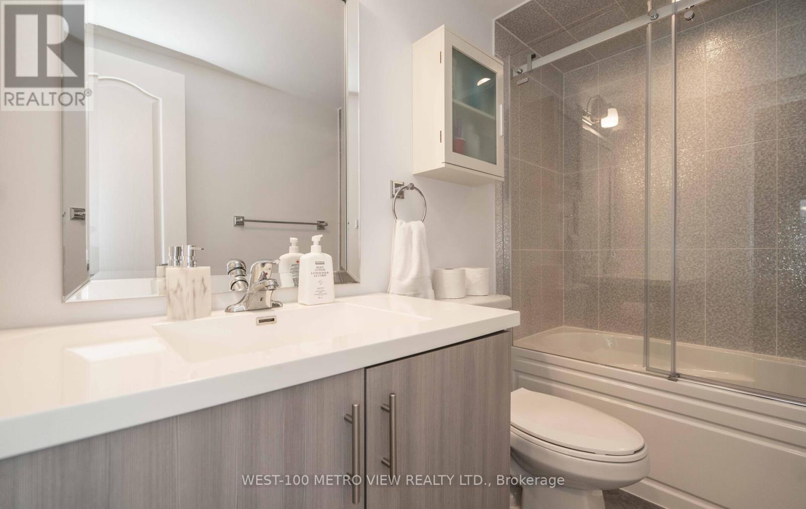 Photo 2 of 406 Athabasca Common, Oakville ON