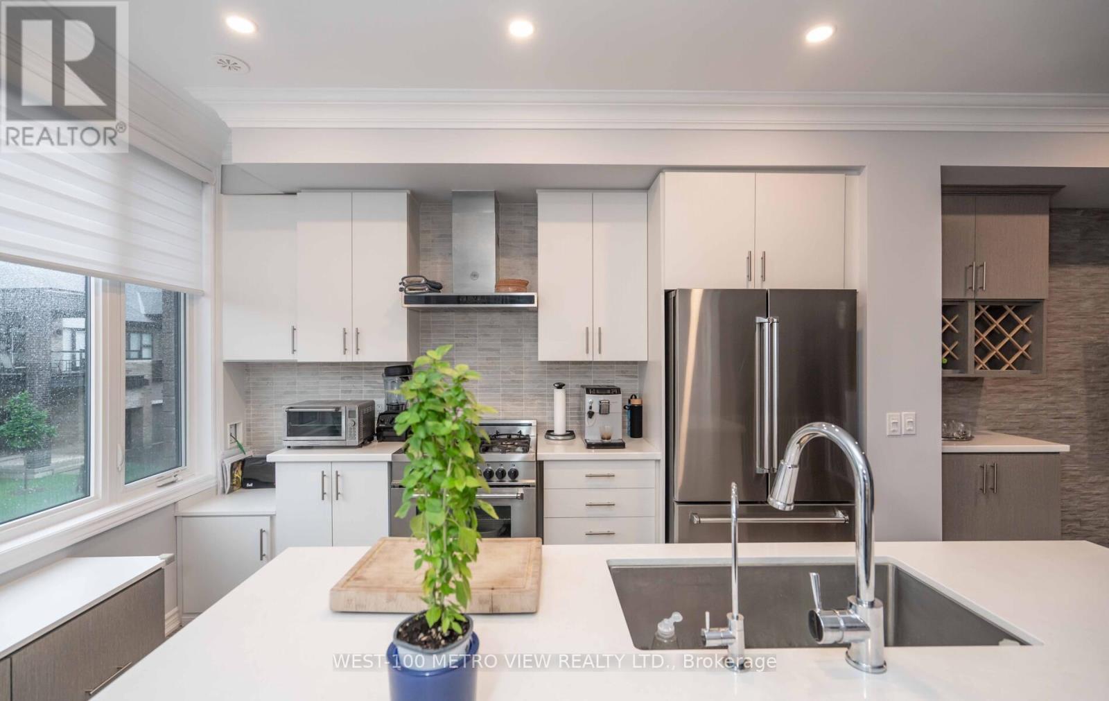 Photo 8 of 406 Athabasca Common, Oakville ON