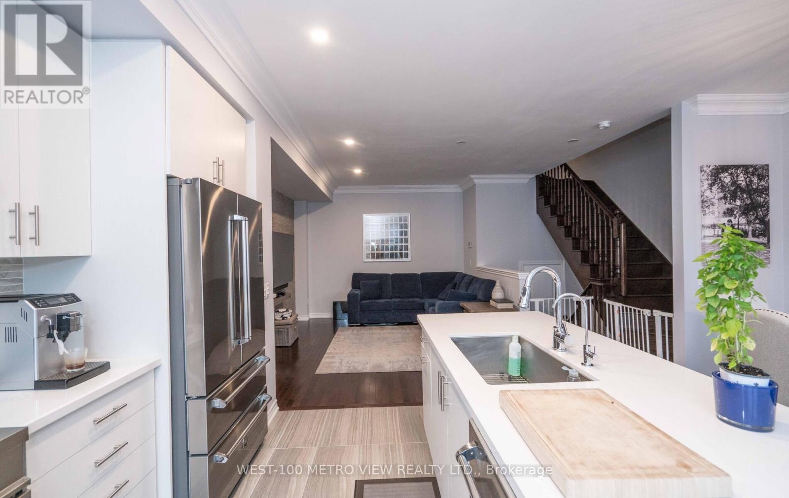 Photo 23 of 406 Athabasca Common, Oakville ON