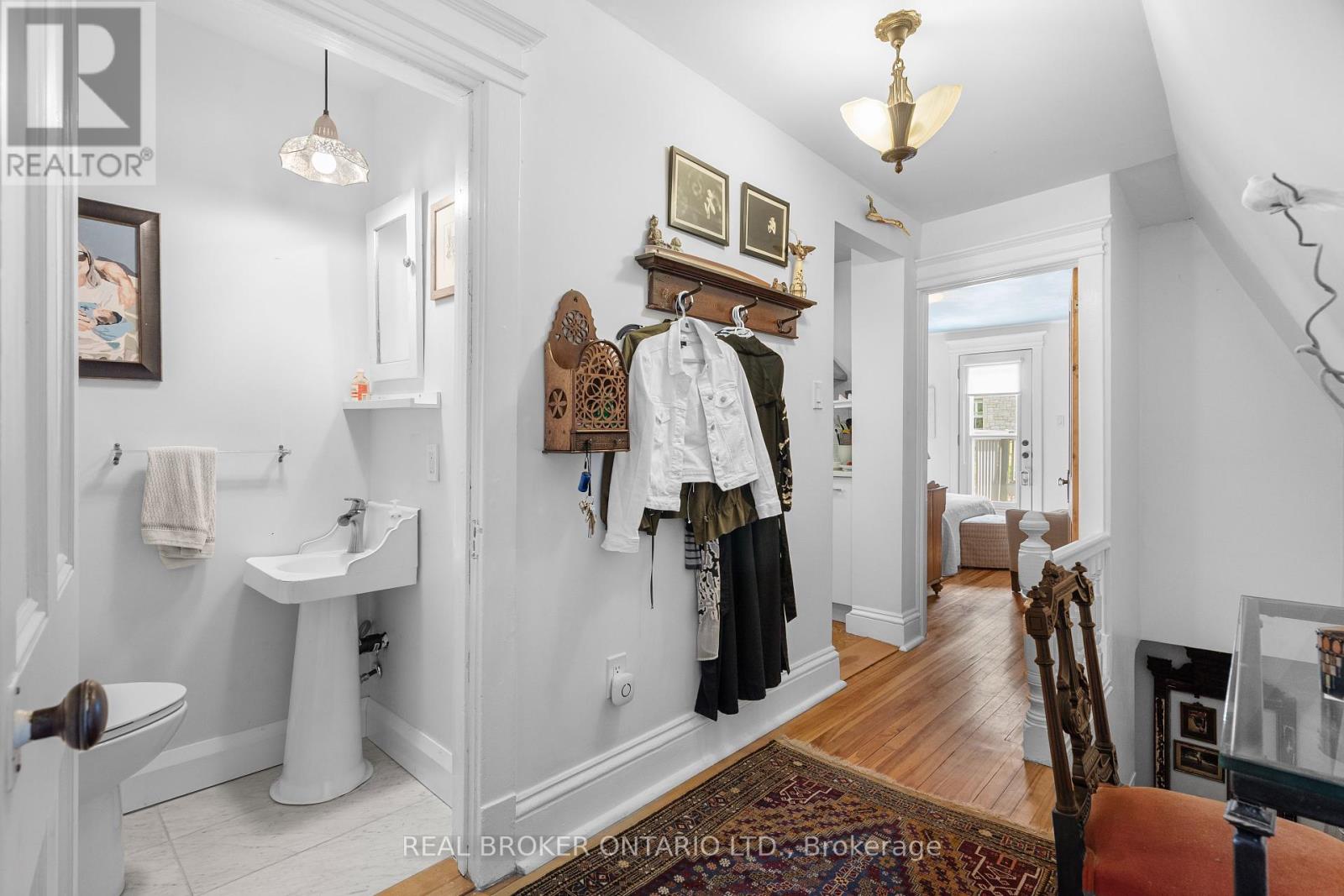 Photo 15 of 72 Upper Lorne Place, Ottawa ON