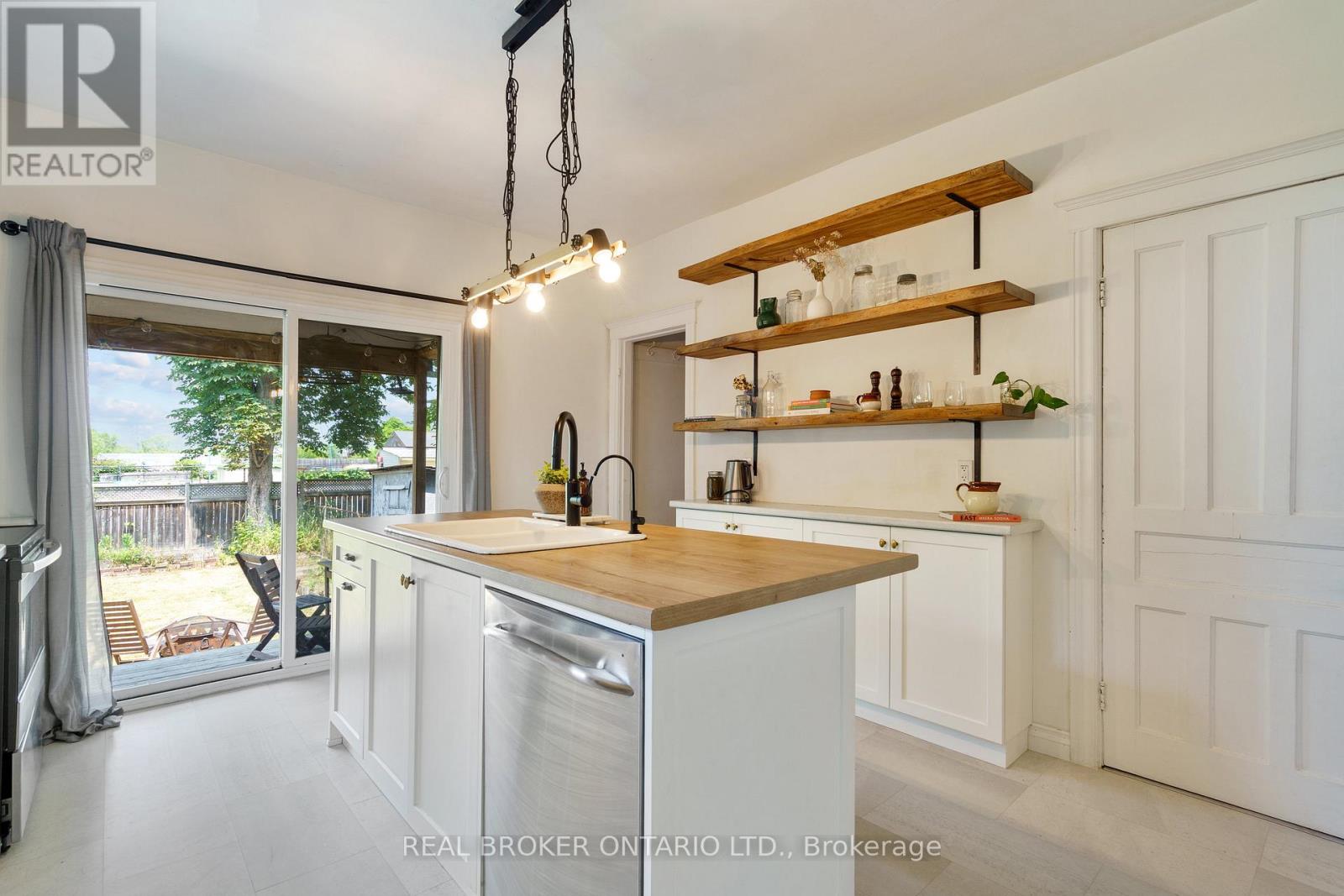 Photo 9 of 41 Princess Street, Hamilton ON