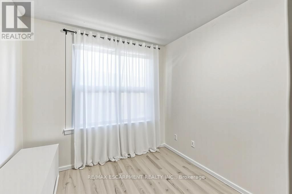 Photo 25 of 48 Locke Street S, Hamilton ON