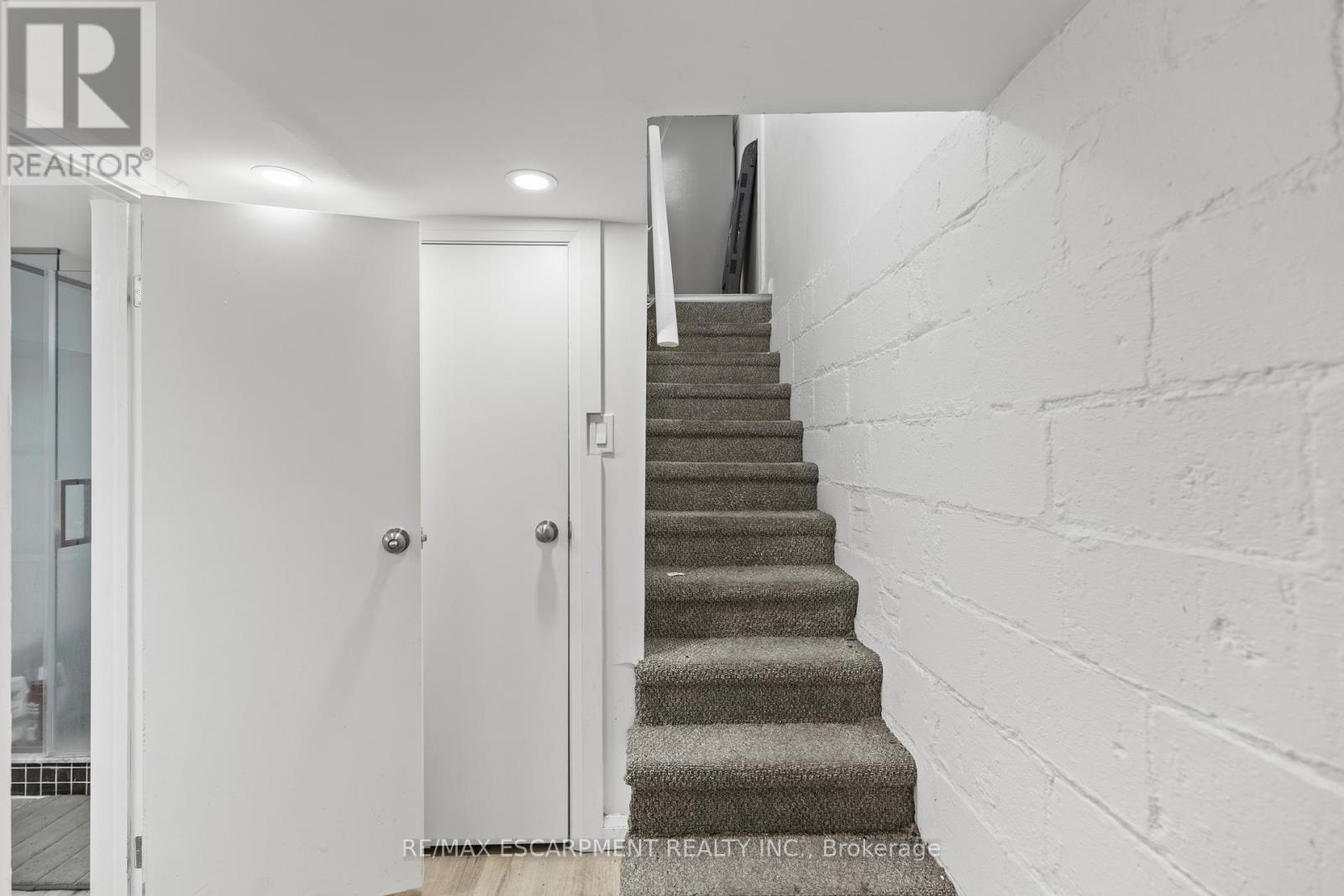 Photo 24 of 48 Locke Street S, Hamilton ON