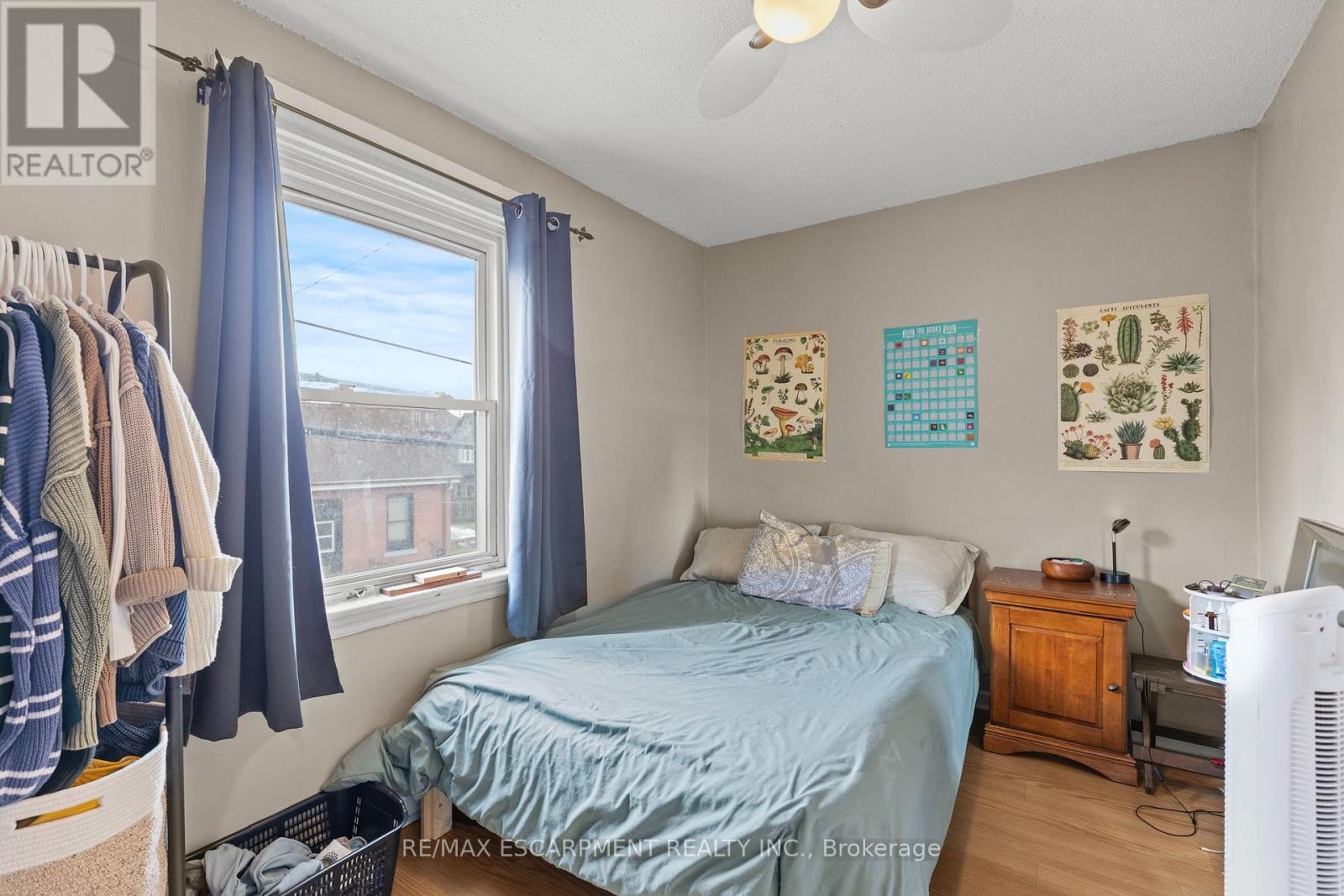 Photo 13 of 48 Locke Street S, Hamilton ON