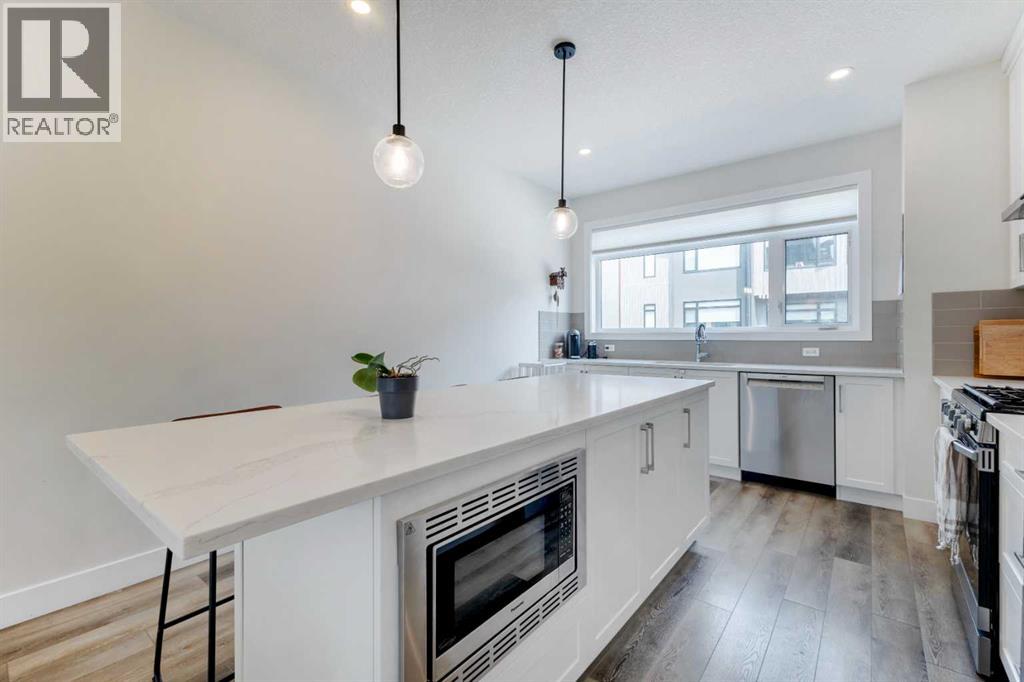Single Family House for Sale in  Royal Elm Green NW Royal Oak Calgary 