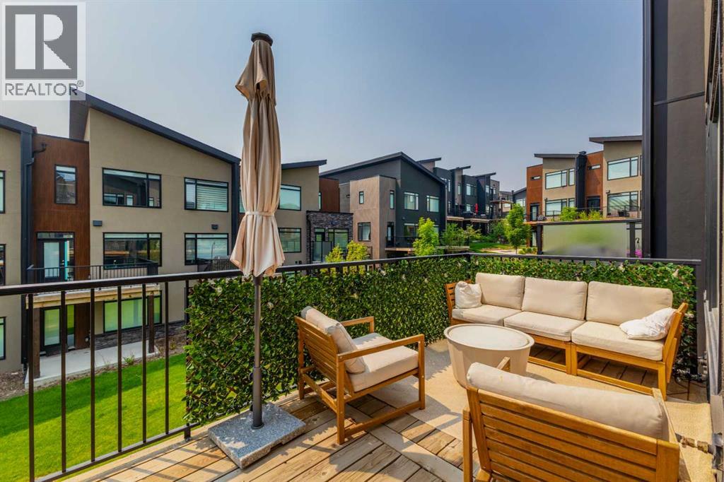 Single Family House for Sale in  Royal Elm Green NW Royal Oak Calgary 
