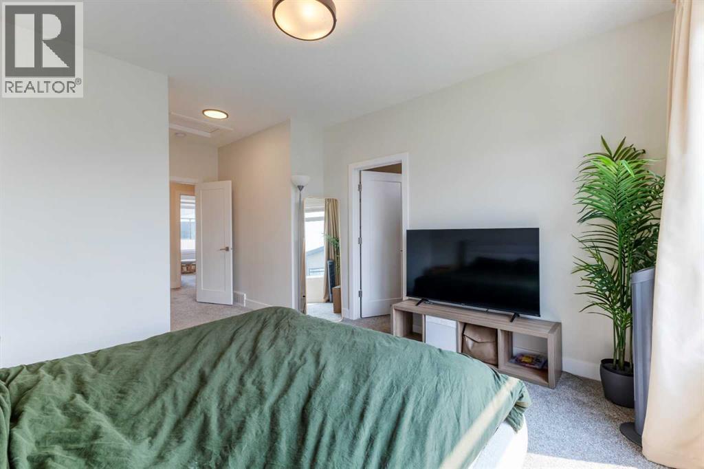 Single Family House for Sale in  Royal Elm Green NW Royal Oak Calgary 