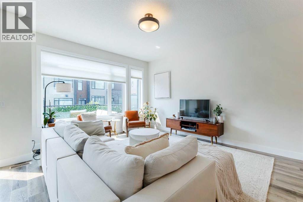 Single Family House for Sale in  Royal Elm Green NW Royal Oak Calgary 