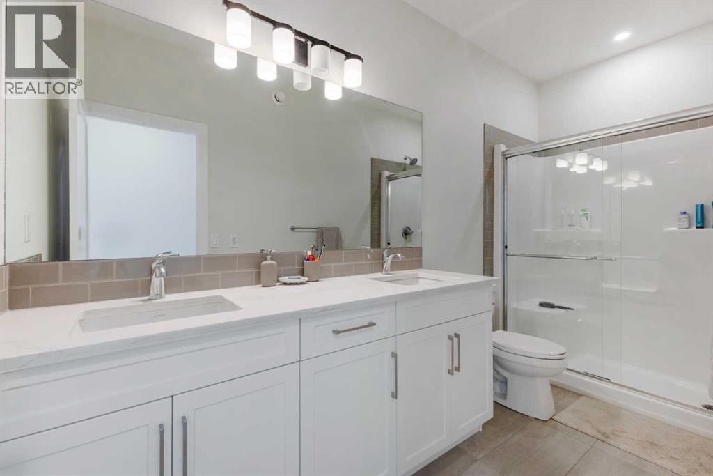 Single Family House for Sale in  Royal Elm Green NW Royal Oak Calgary 
