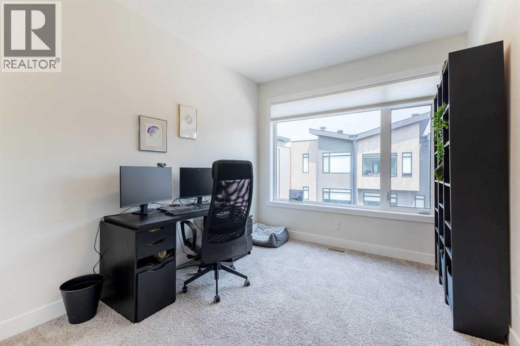 Single Family House for Sale in  Royal Elm Green NW Royal Oak Calgary 