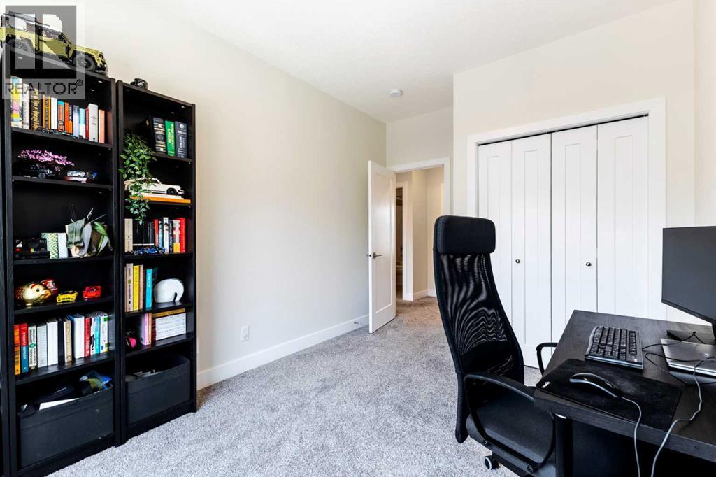 Single Family House for Sale in  Royal Elm Green NW Royal Oak Calgary 