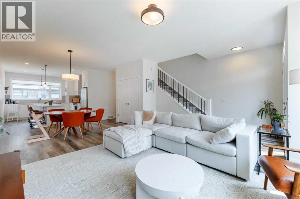 Single Family House for Sale in  Royal Elm Green NW Royal Oak Calgary 