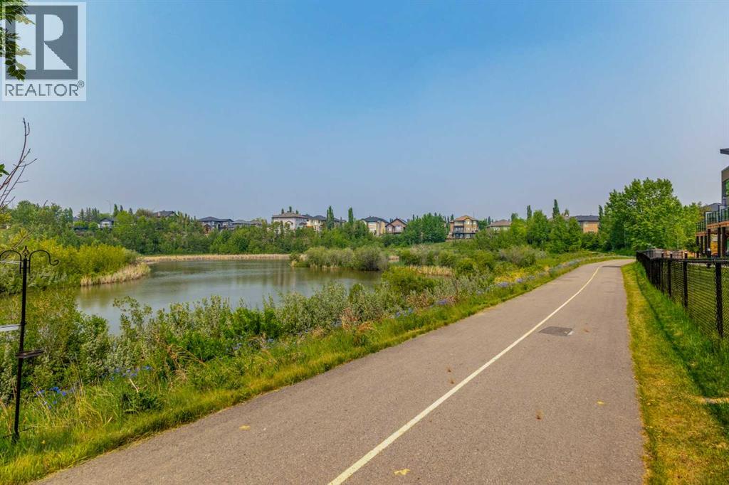 Single Family House for Sale in  Royal Elm Green NW Royal Oak Calgary 