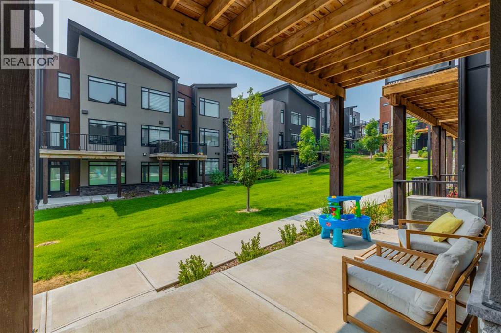 Single Family House for Sale in  Royal Elm Green NW Royal Oak Calgary 
