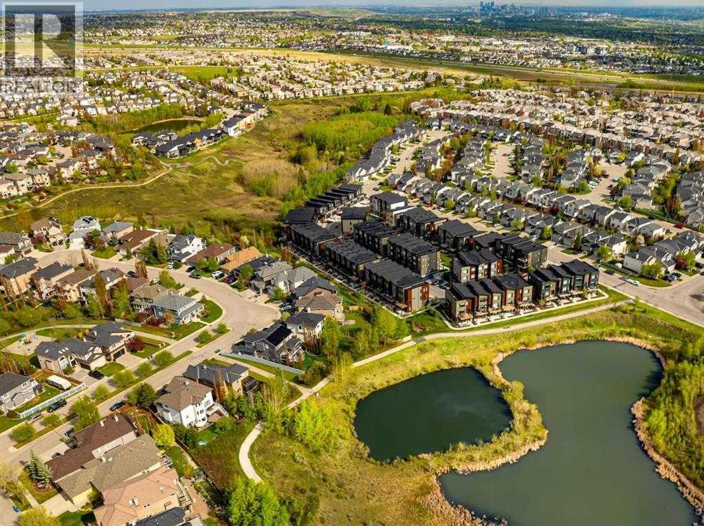 Single Family House for Sale in  Royal Elm Green NW Royal Oak Calgary 