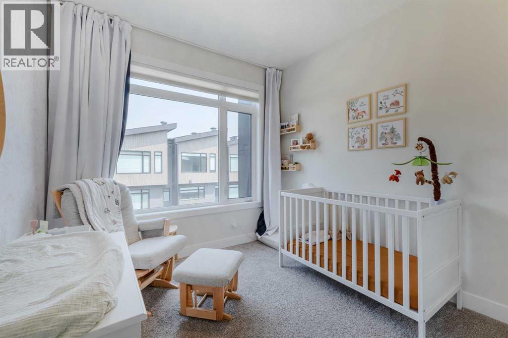 Single Family House for Sale in  Royal Elm Green NW Royal Oak Calgary 