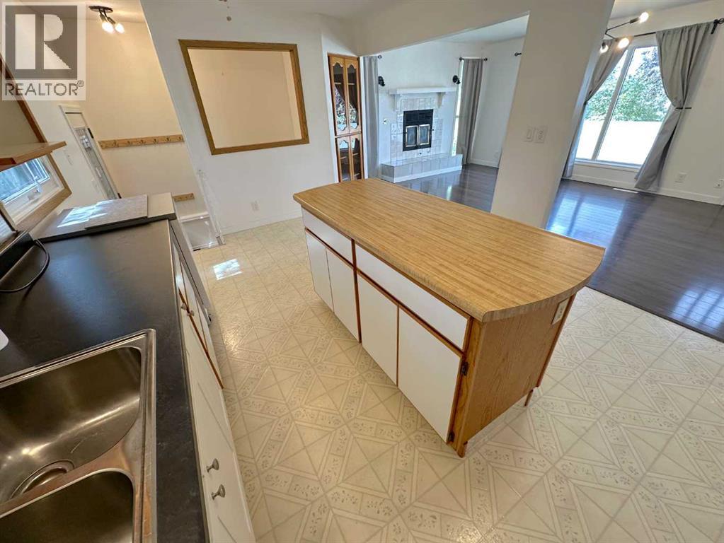 Photo 1 of 4719 46 Avenue, Sylvan Lake AB