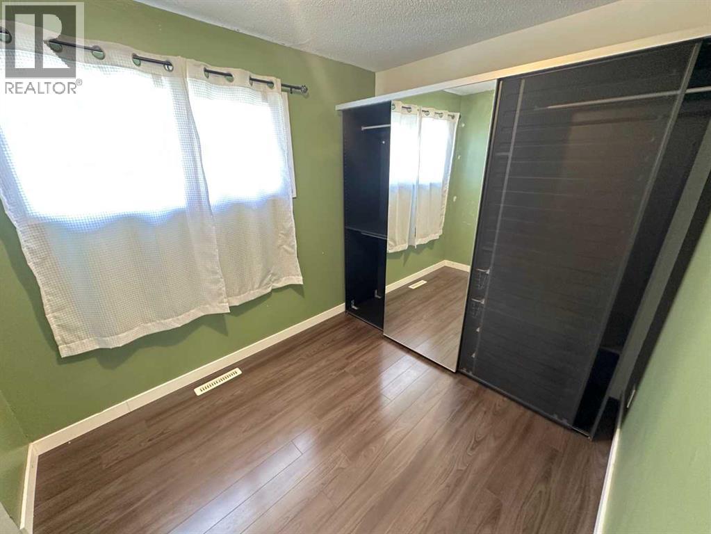 Photo 17 of 4719 46 Avenue, Sylvan Lake AB