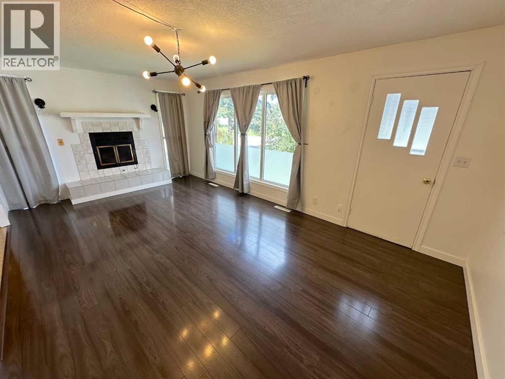 Photo 12 of 4719 46 Avenue, Sylvan Lake AB