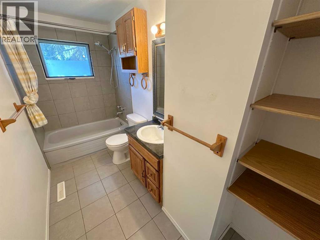 Photo 31 of 4719 46 Avenue, Sylvan Lake AB