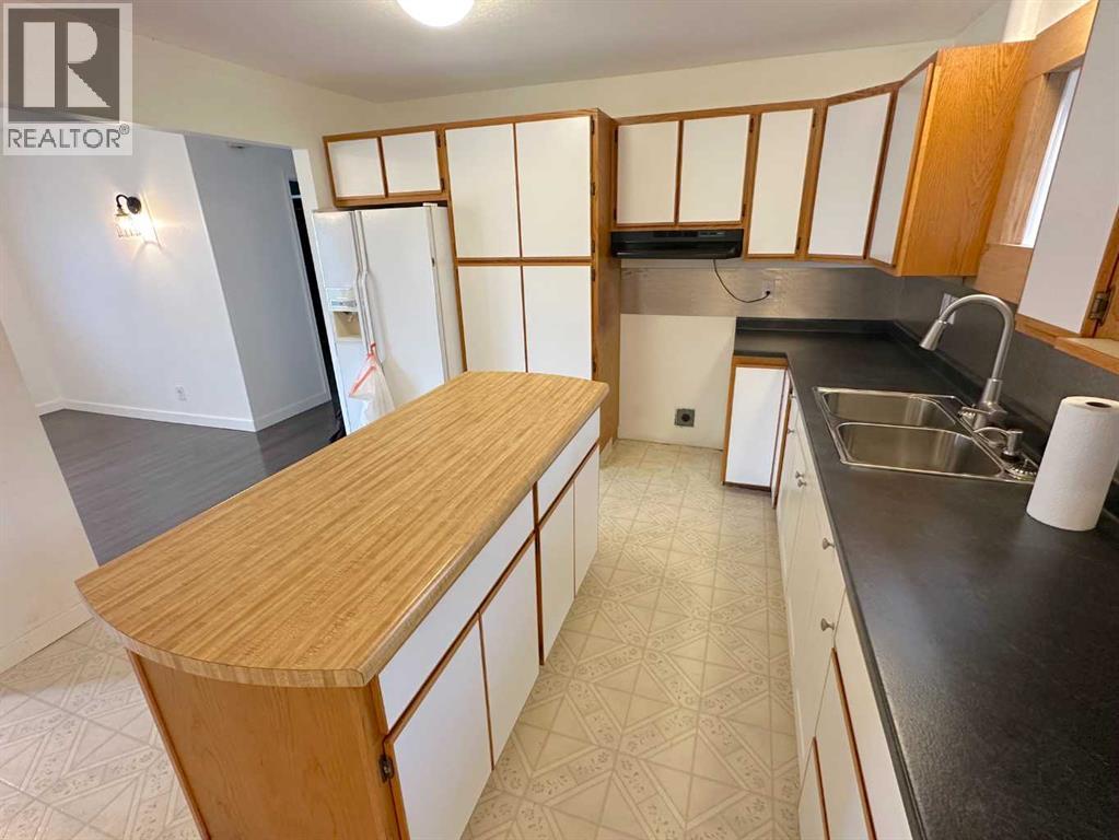 Photo 29 of 4719 46 Avenue, Sylvan Lake AB