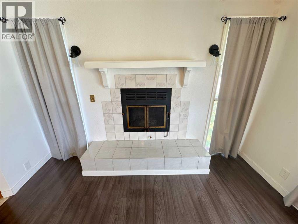 Photo 7 of 4719 46 Avenue, Sylvan Lake AB
