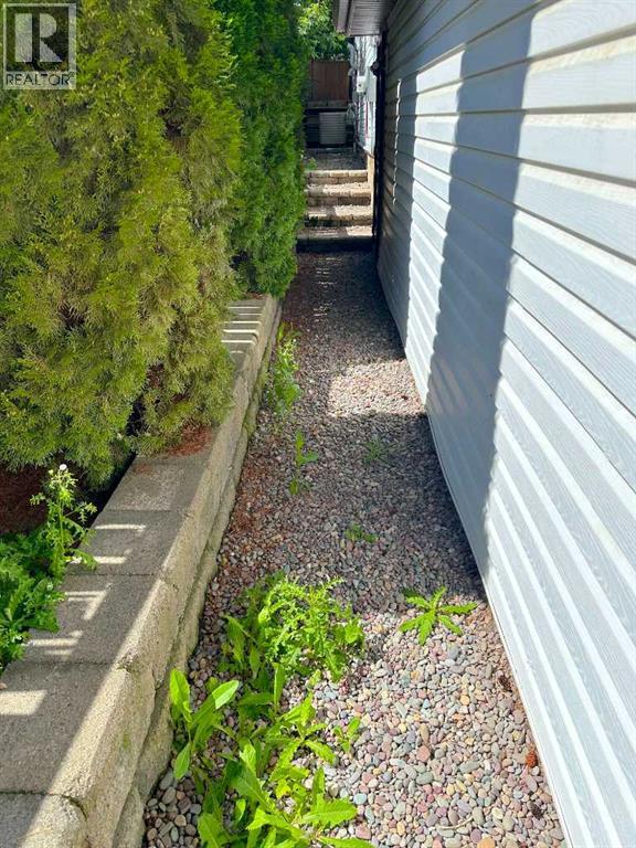 Photo 6 of 4719 46 Avenue, Sylvan Lake AB