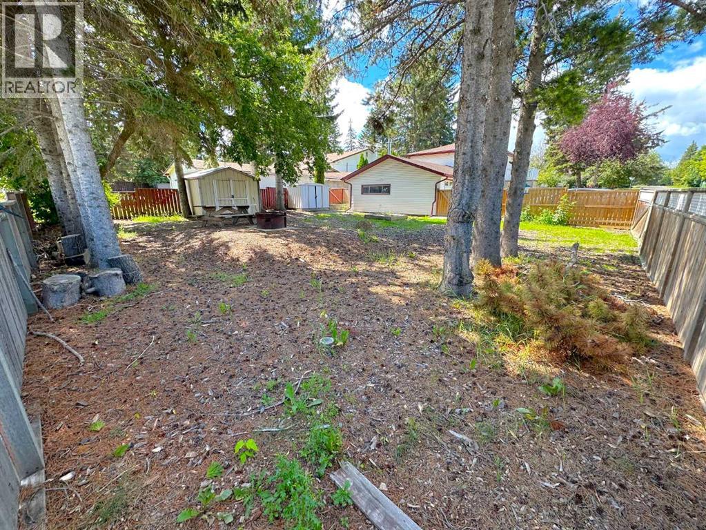 Photo 10 of 4719 46 Avenue, Sylvan Lake AB