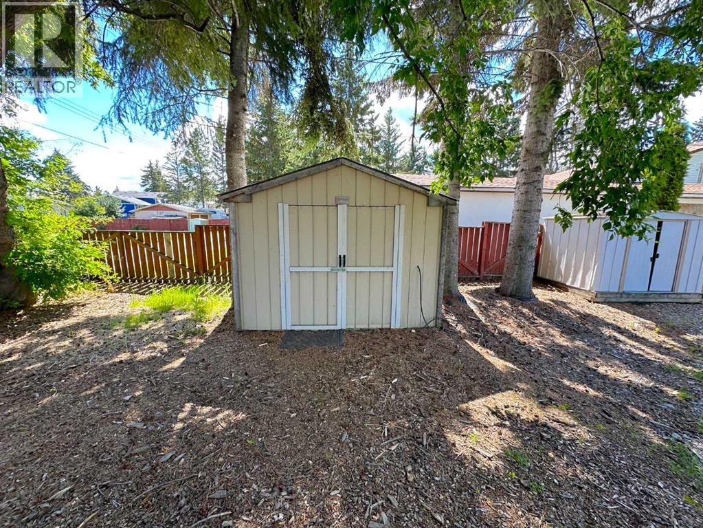 Photo 27 of 4719 46 Avenue, Sylvan Lake AB