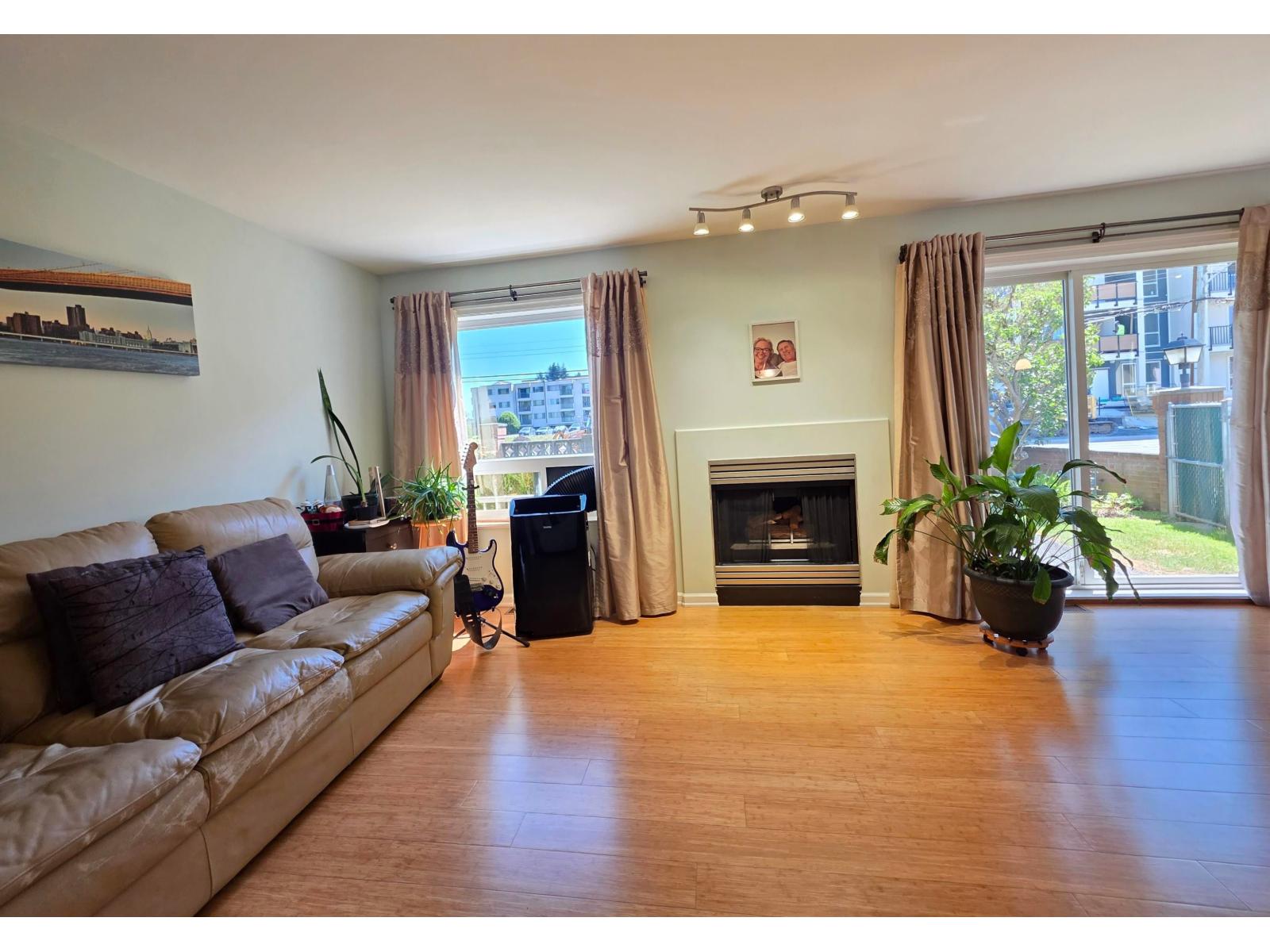 Photo 17 of 39 2475 Emerson Street, Abbotsford BC