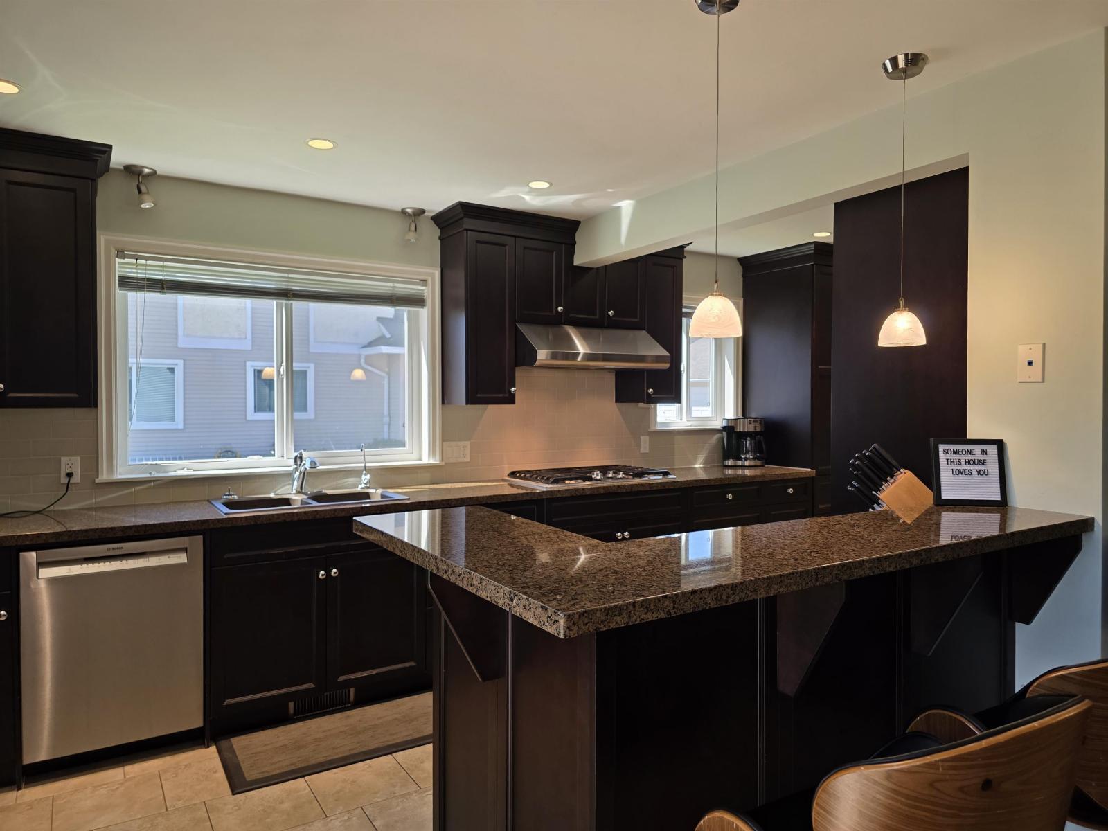 Photo 10 of 39 2475 Emerson Street, Abbotsford BC