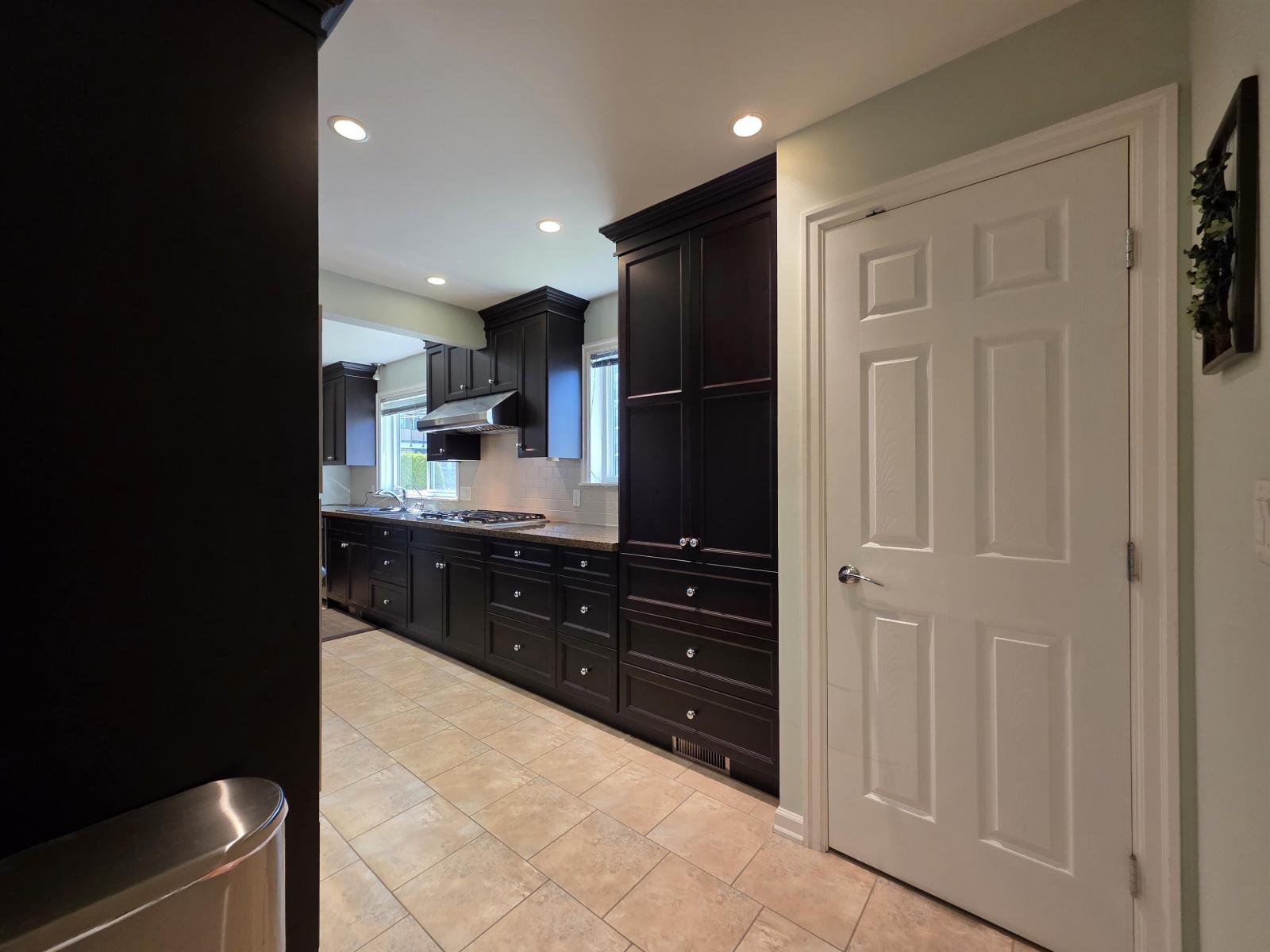 Photo 9 of 39 2475 Emerson Street, Abbotsford BC