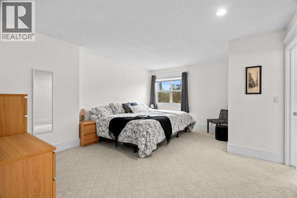 Photo 1 of 3111 39 Street Sw, Calgary AB