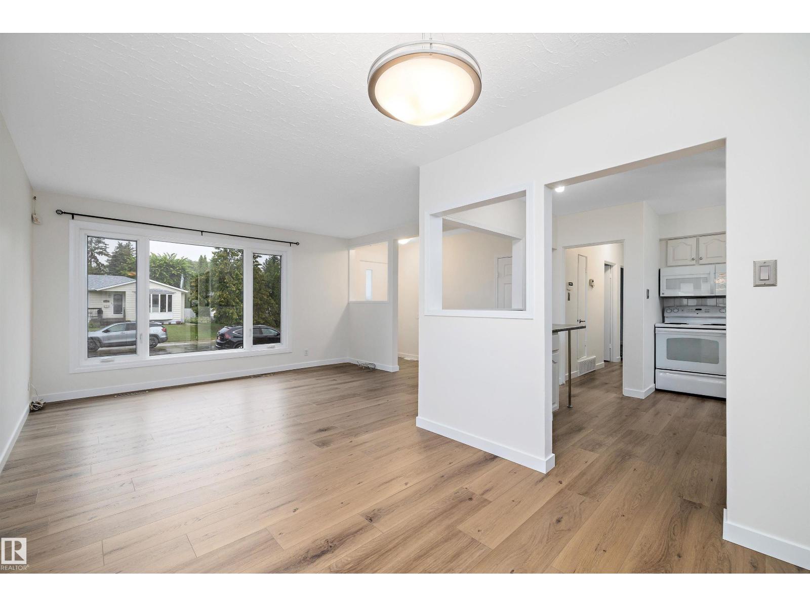 Photo 11 of 8928 147 St Nw, Edmonton AB